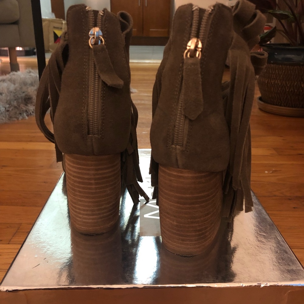 Fringe Heels - Picture 5 of 8